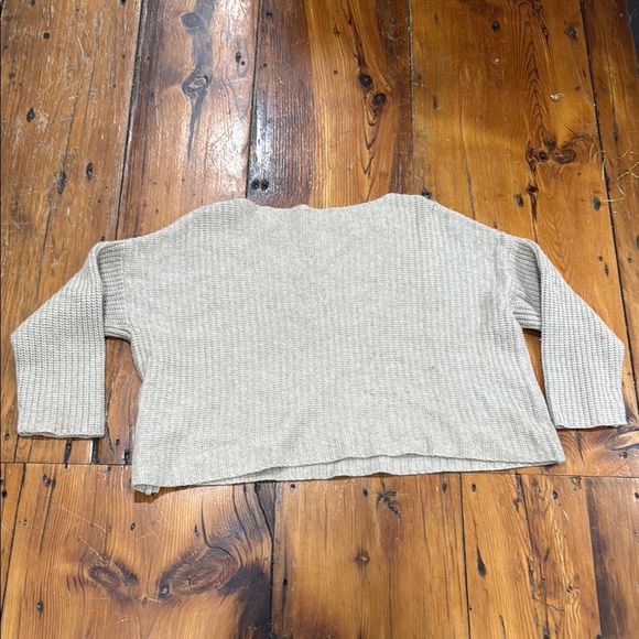 Vince Cream Crew Neck Cropped Sweater Minimalist Style Size Large - Picture 6 of 10